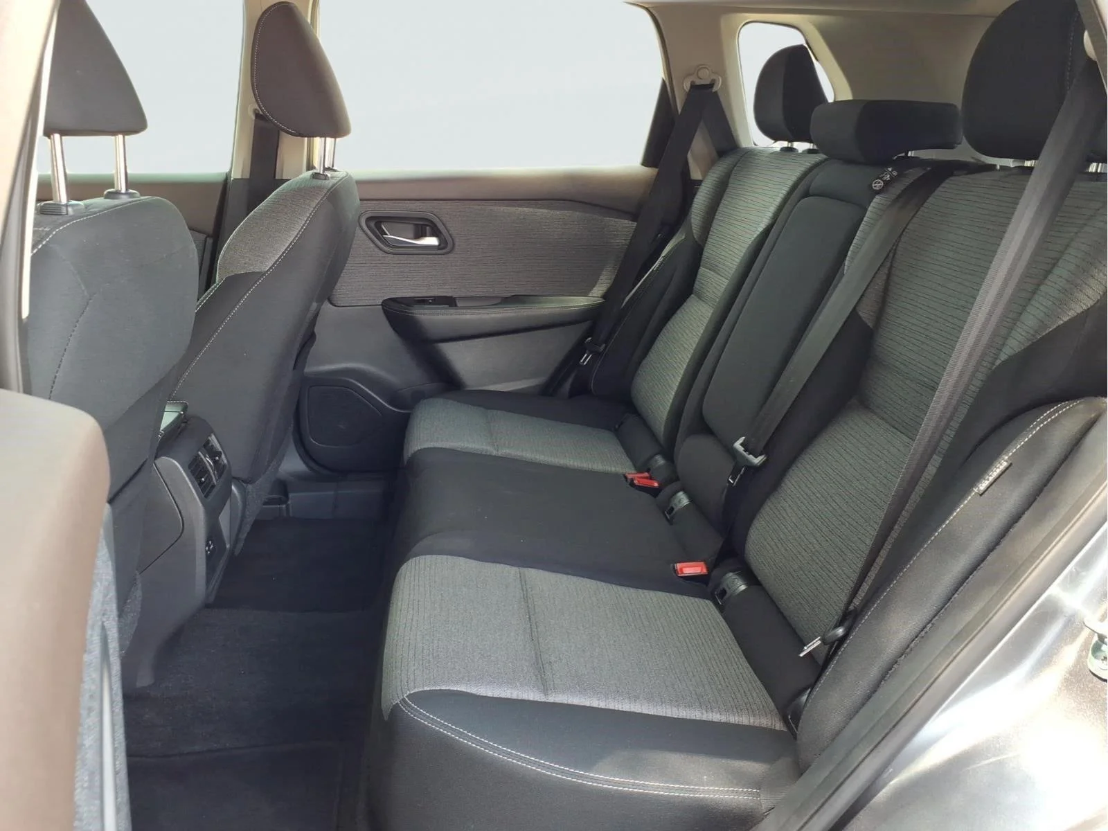 Used 2022  Nissan SV image 11