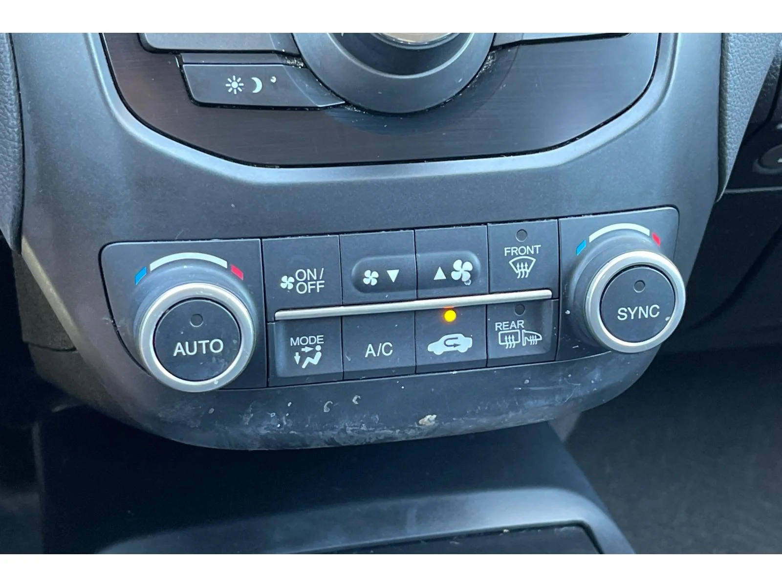 Used 2017 White Diamond Pearl Acura w/AcuraWatch Plus image 29