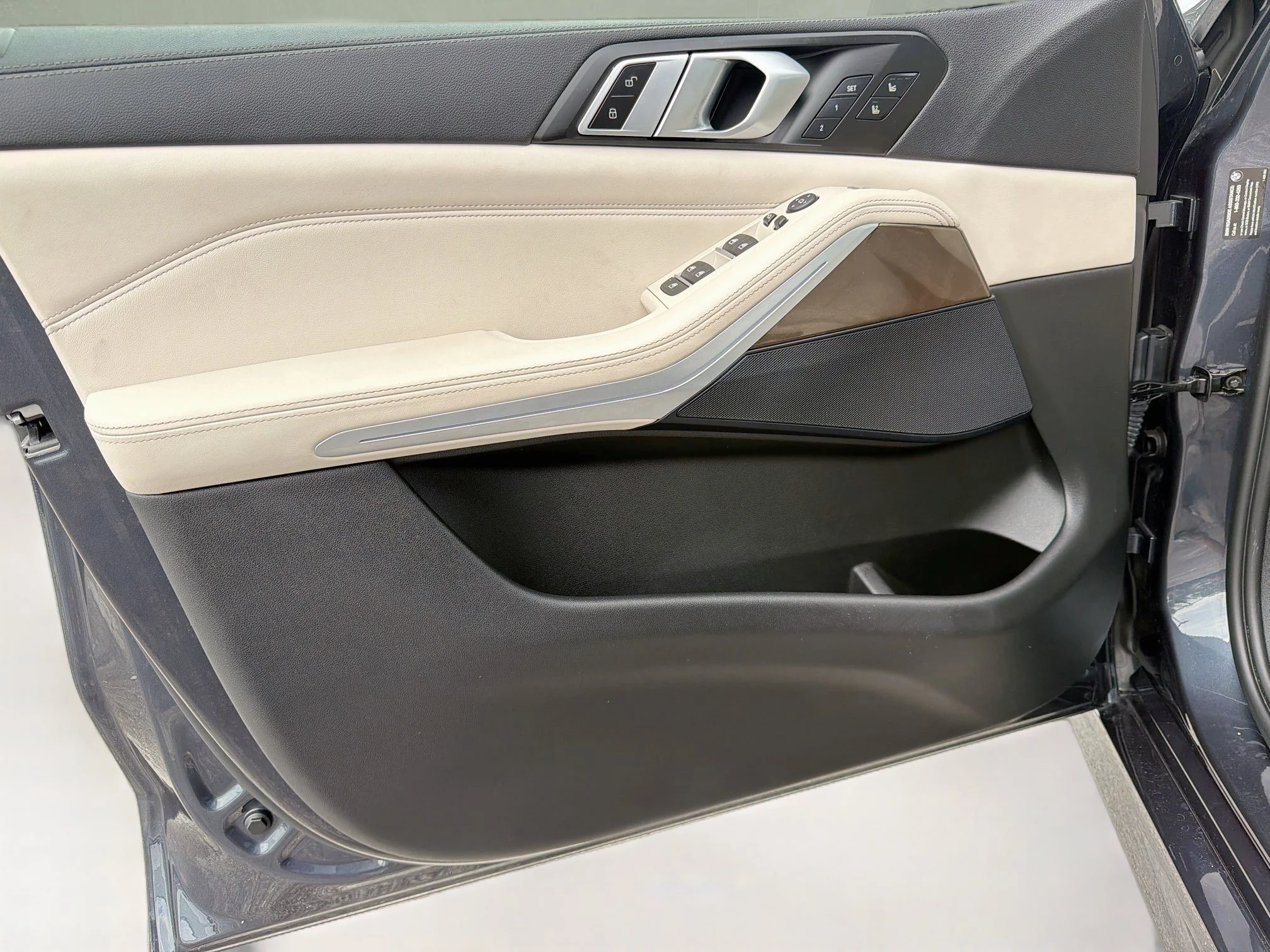Used 2022 Arctic Grey Metallic BMW sDrive40i image 22