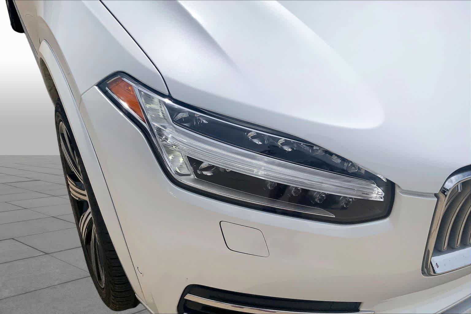 Used 2025 WHITE Volvo Ultra image 27