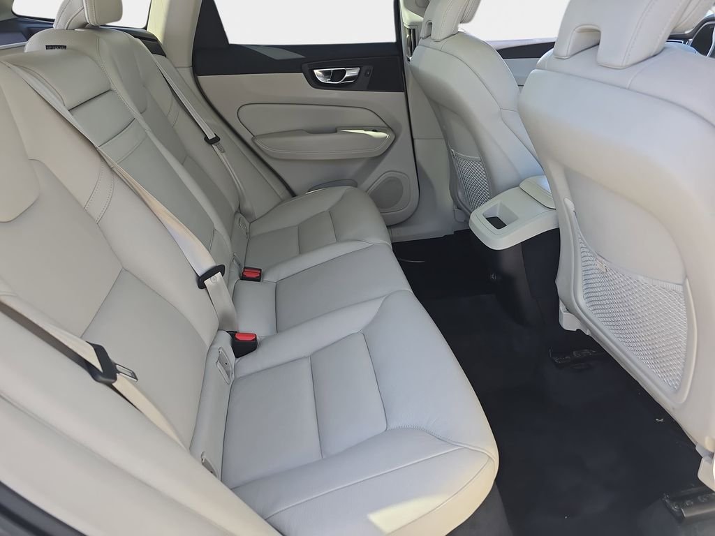Used 2020 White Volvo T5 Momentum image 13