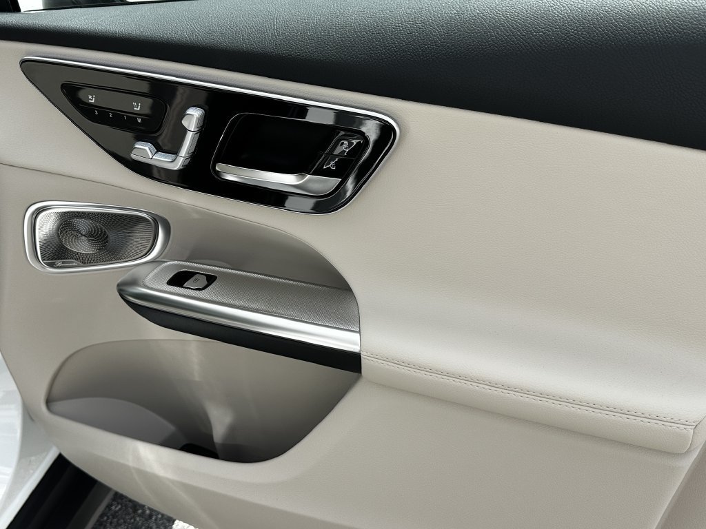 New 2026 Polar White Mercedes-Benz GLC 300 image 53