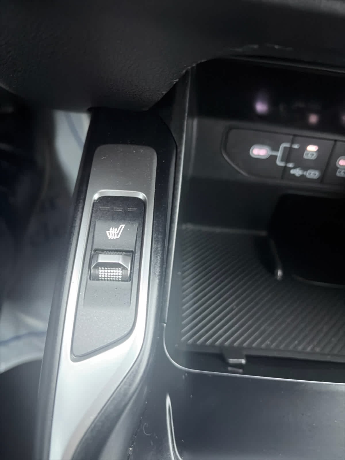 Used 2024 Everlasting Silver Kia S image 28