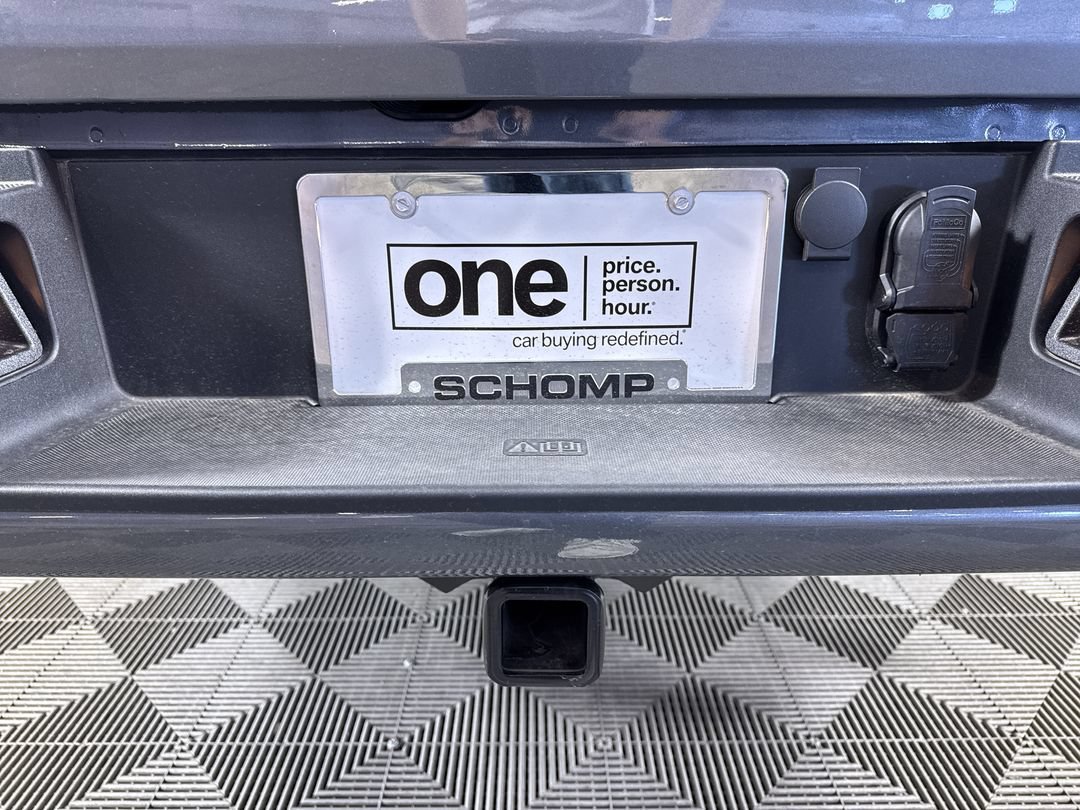 New 2026 Carbonized Gray Metallic Ford XLT image 25