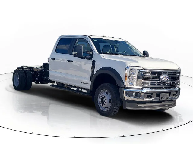 New 2027 Oxford White Ford XL 4WD CREW CAB image 3