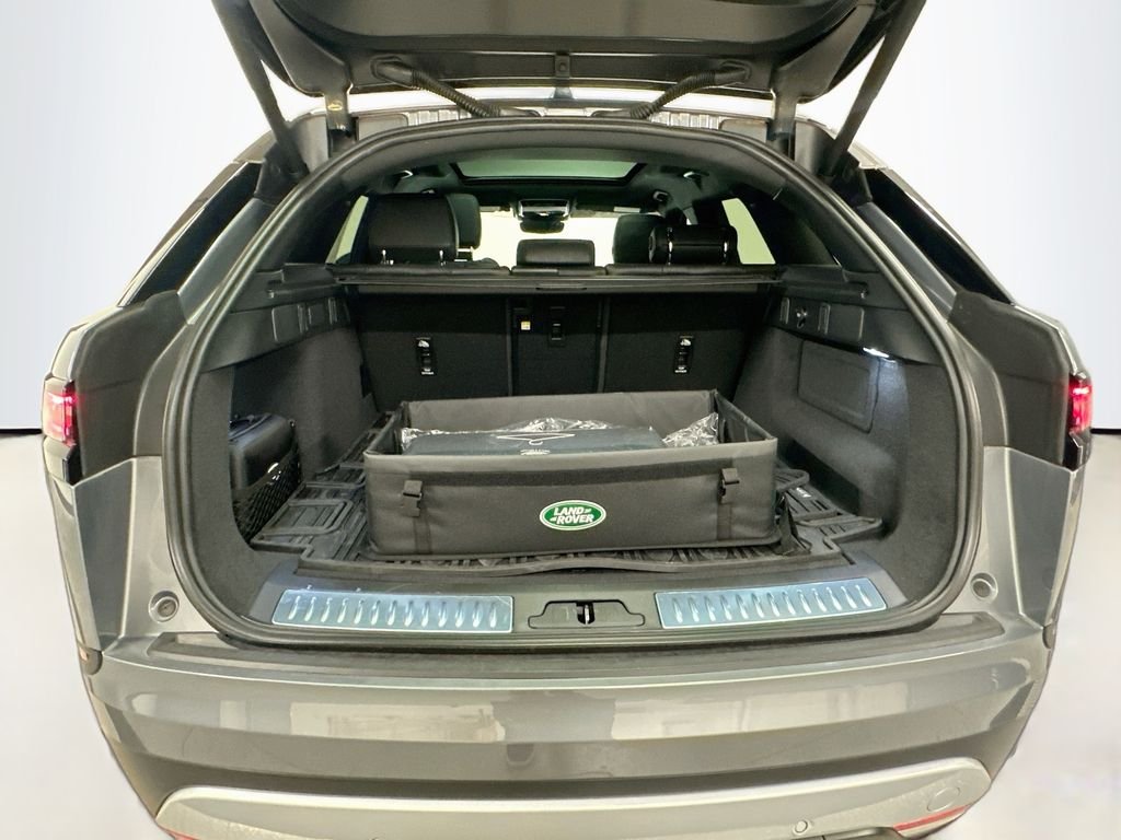 Used 2025  Land Rover S image 27