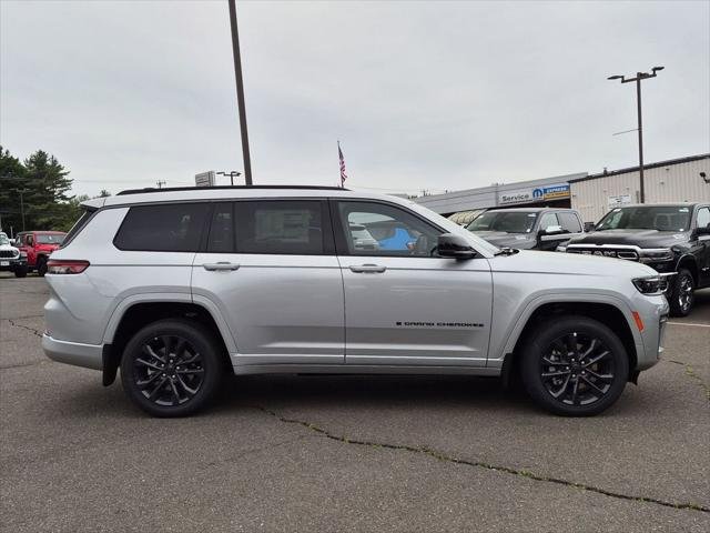 New 2026 Silver Zynith Exterior Paint Jeep Limited image 28
