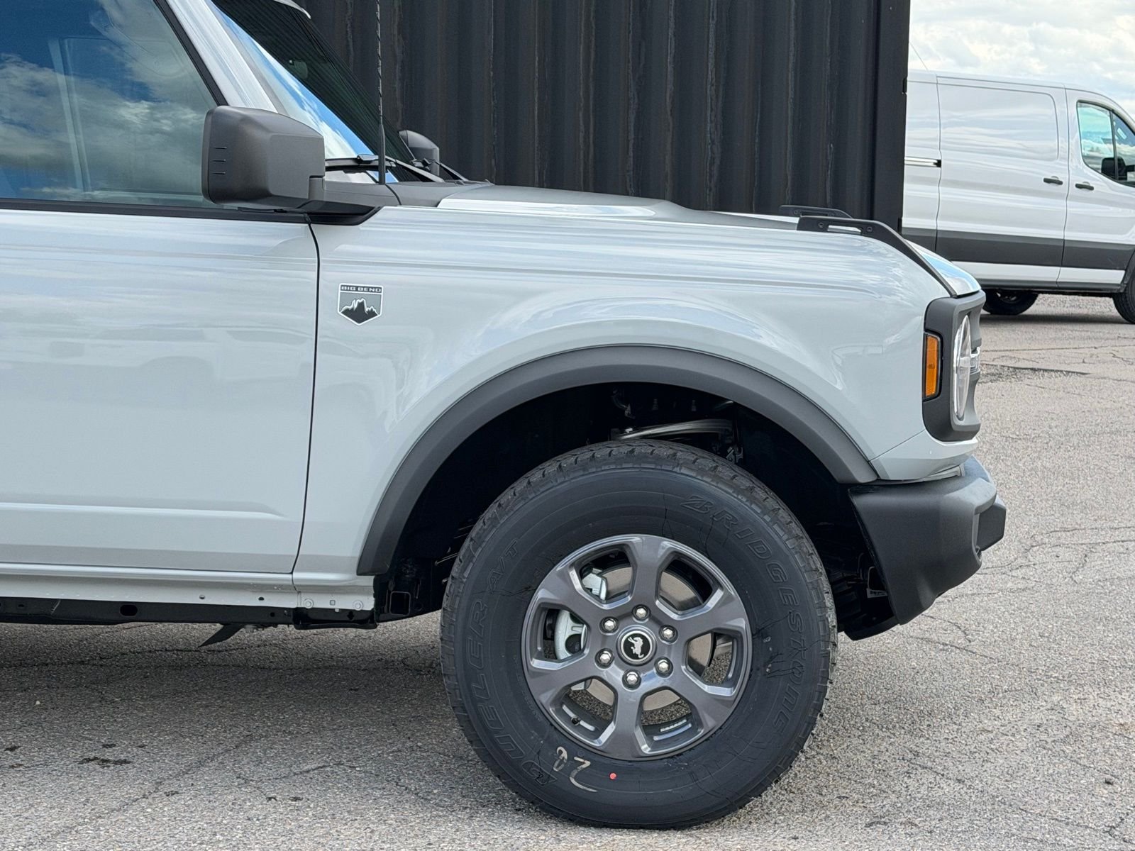 View vehicle photo 4