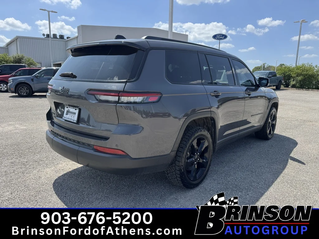 Certified Used 2023 Baltic Gray Metallic Clearcoat Jeep Altitude image 5