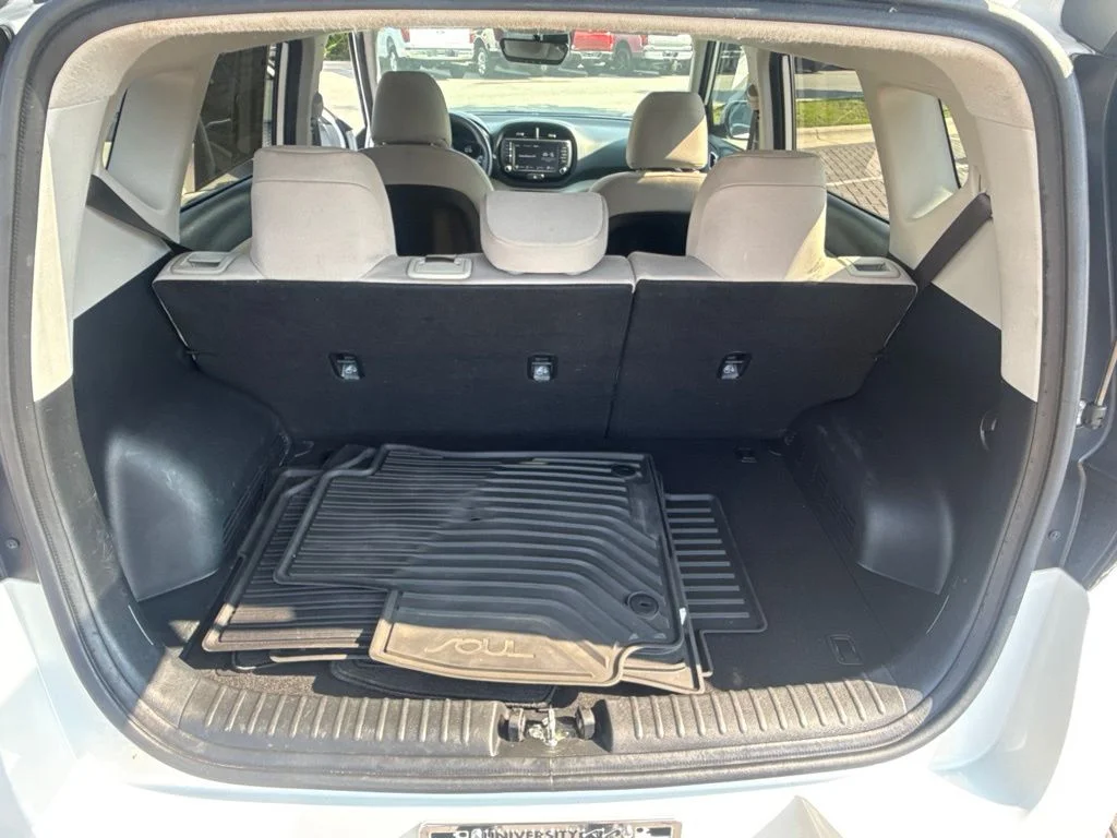 Used 2024 White Kia LX image 24