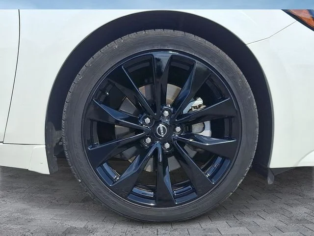 Used 2023 White Nissan SR image 9