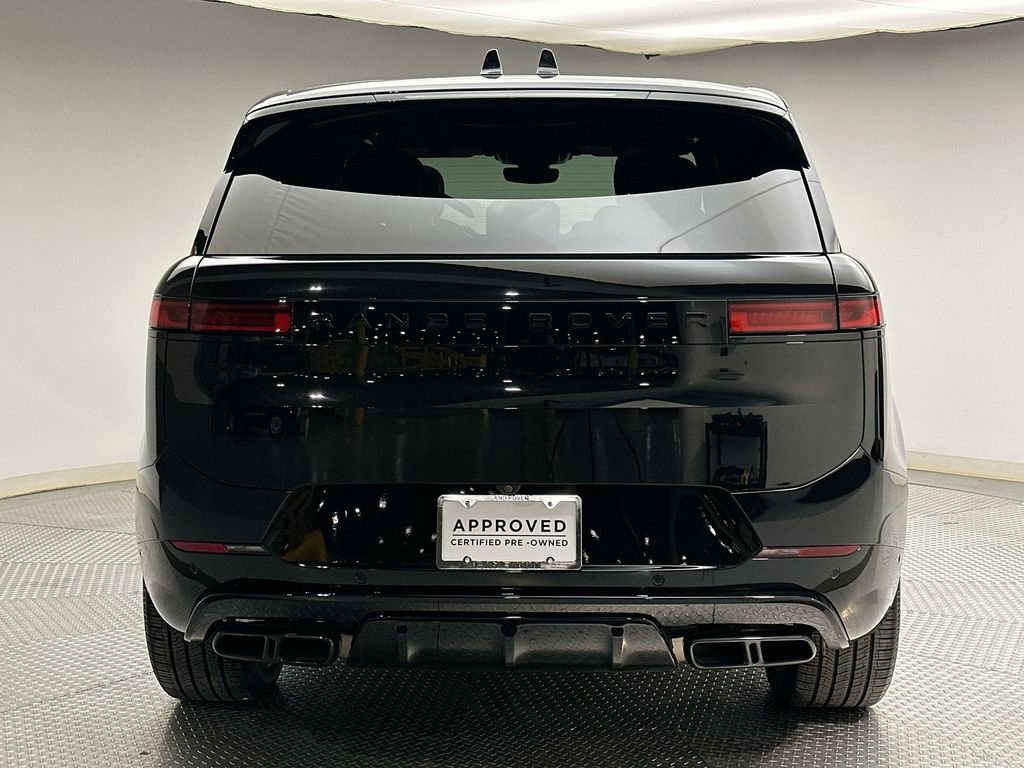 Used 2025 Santorini Black Metallic Land Rover Dynamic SE image 4
