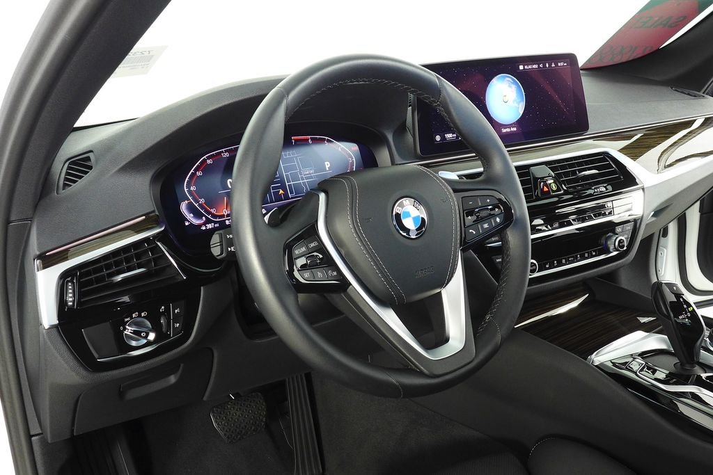 Used 2023 Alpine White BMW 530i image 31