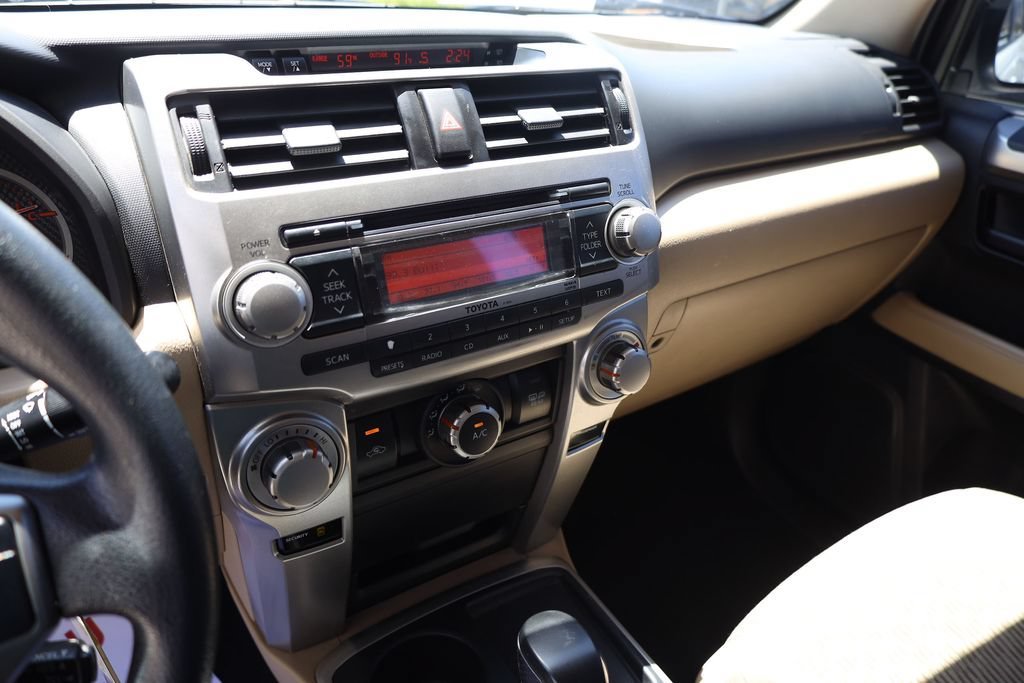 Used 2013 Blizzard Pearl Toyota SR5 image 15