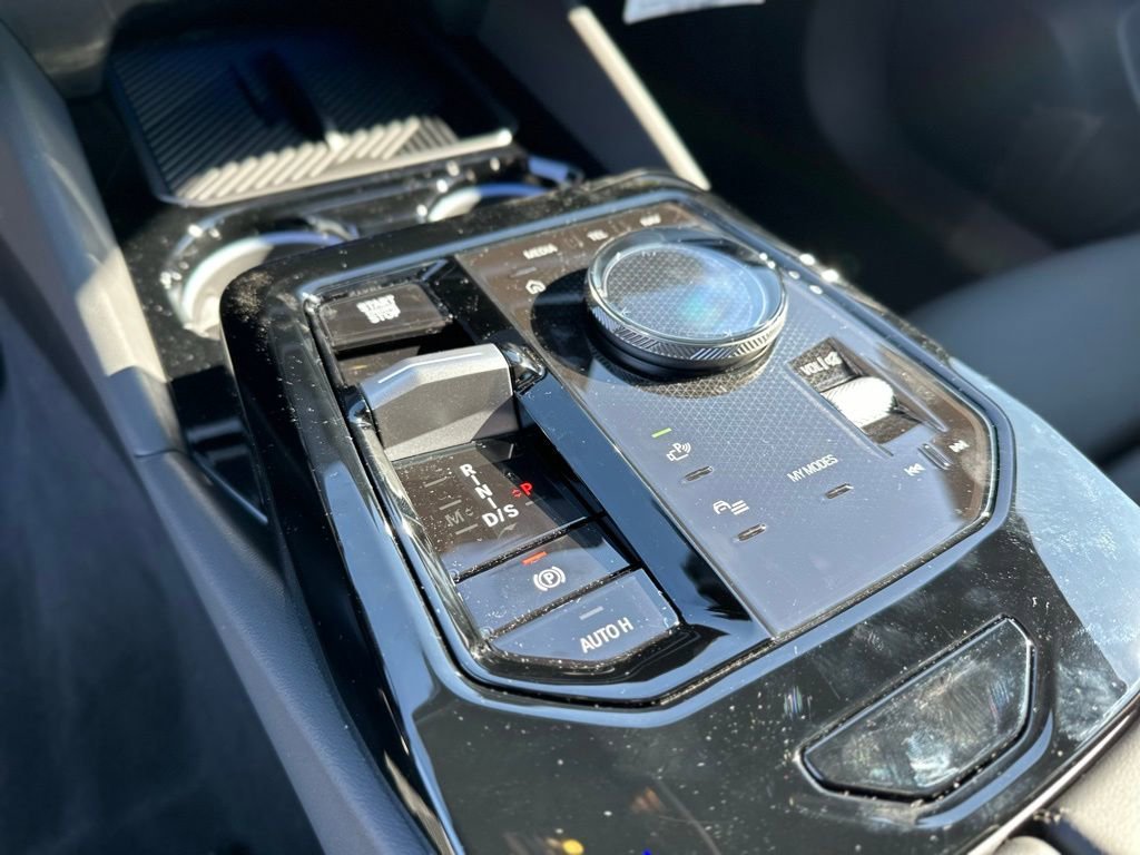 New 2026 Black Sapphire Metallic BMW 530i xDrive image 33