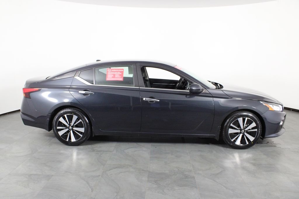Used 2022 Blue Nissan 2.5 SV image 11