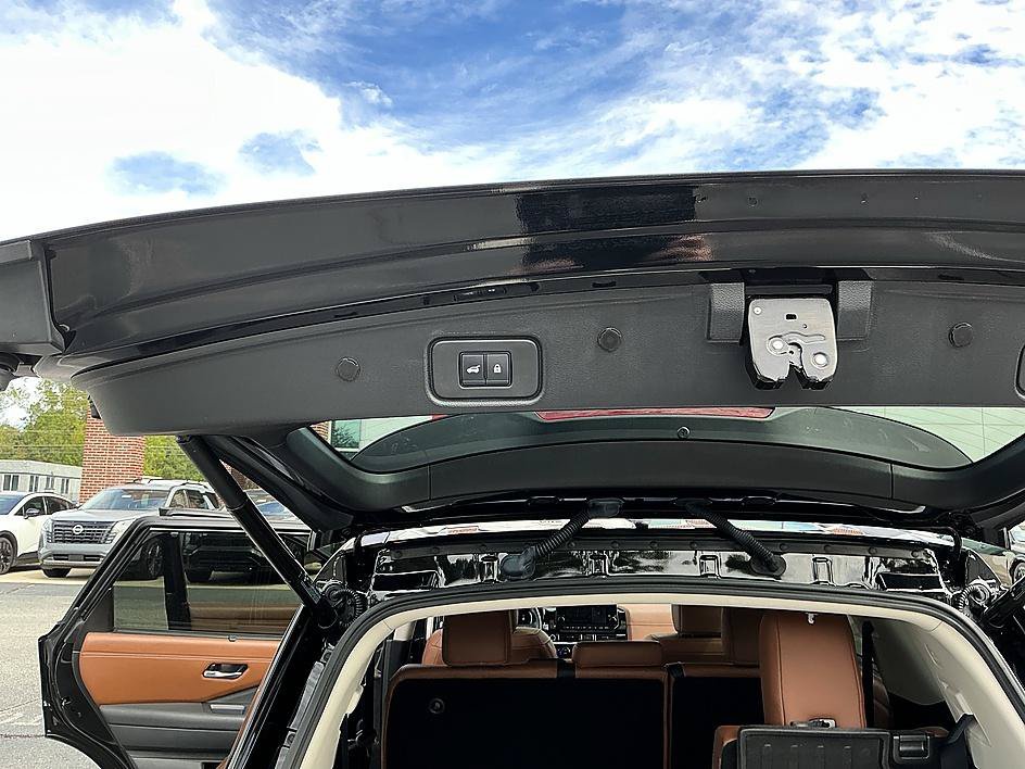 Used 2024 Super Black Nissan Platinum image 28