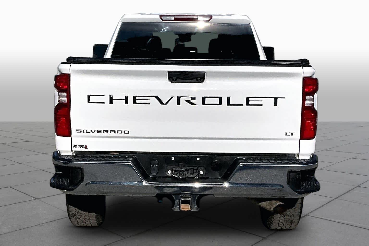 Used 2024 Summit White Chevrolet LT image 5