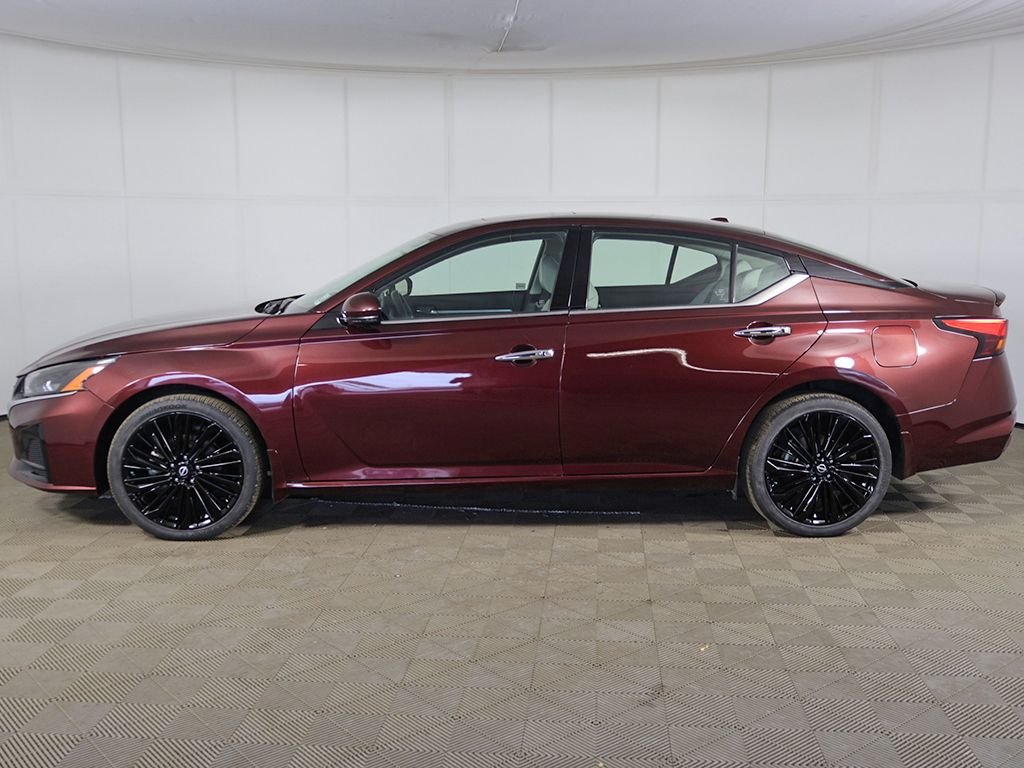 Used 2023 Red Nissan 2.5 SL image 14