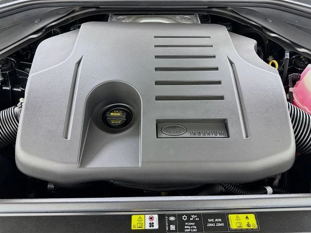 Used 2025 Black Land Rover S image 32