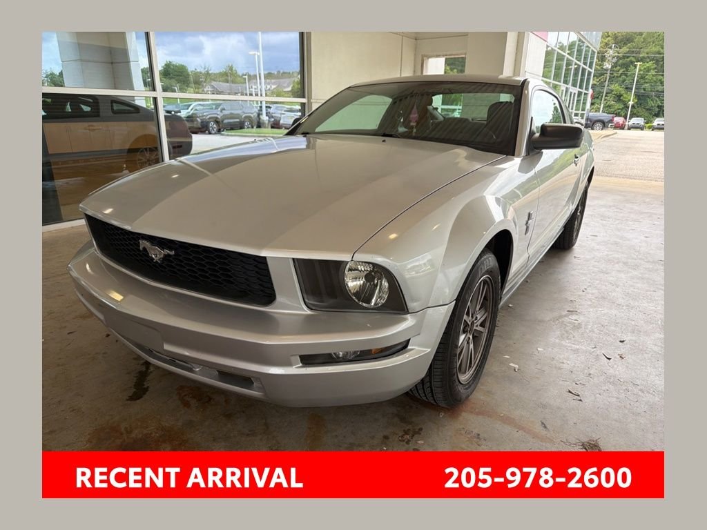 2005 Ford Mustang V6 Deluxe's photo