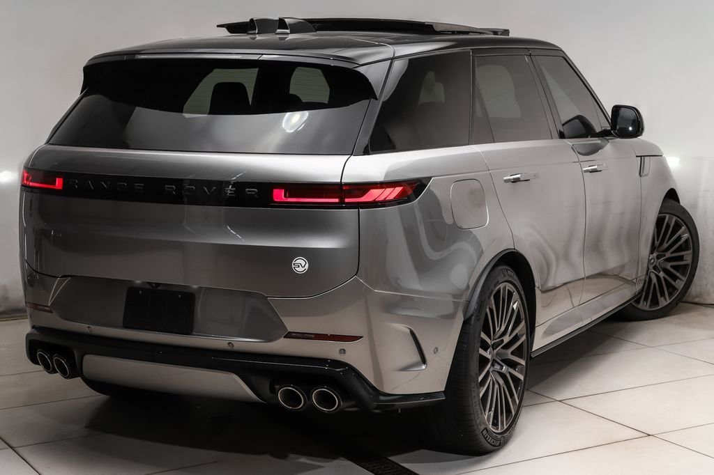 Used 2024  Land Rover SV Edition One Flux Silver image 3