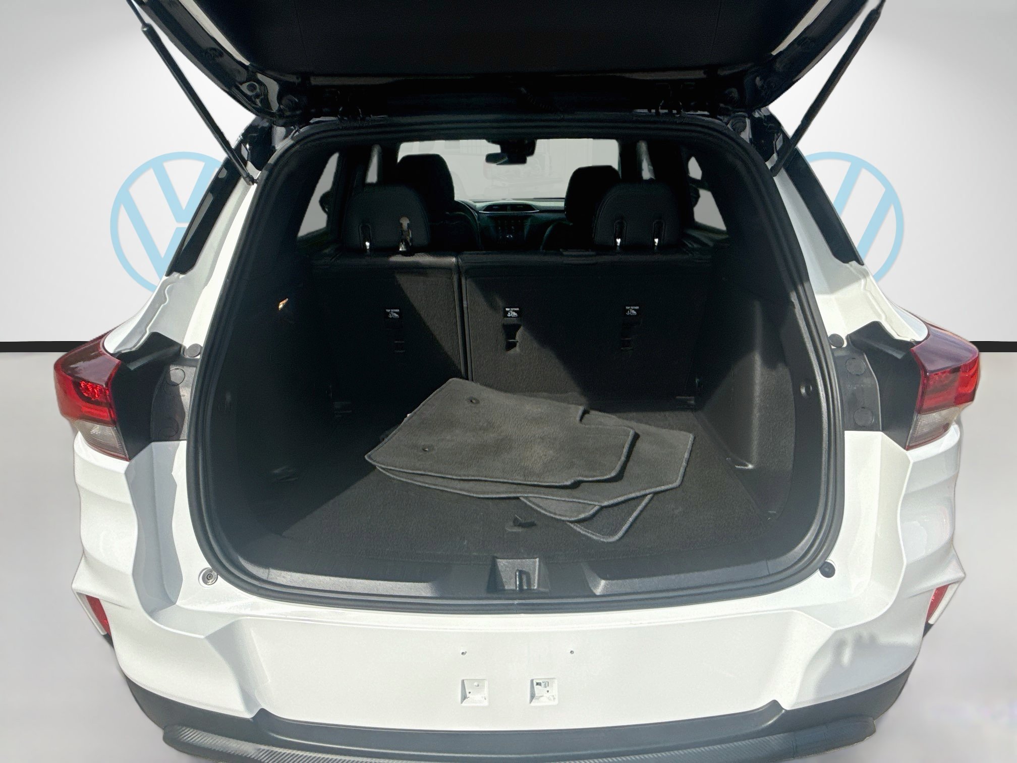 Used 2022 Summit White Chevrolet RS image 26