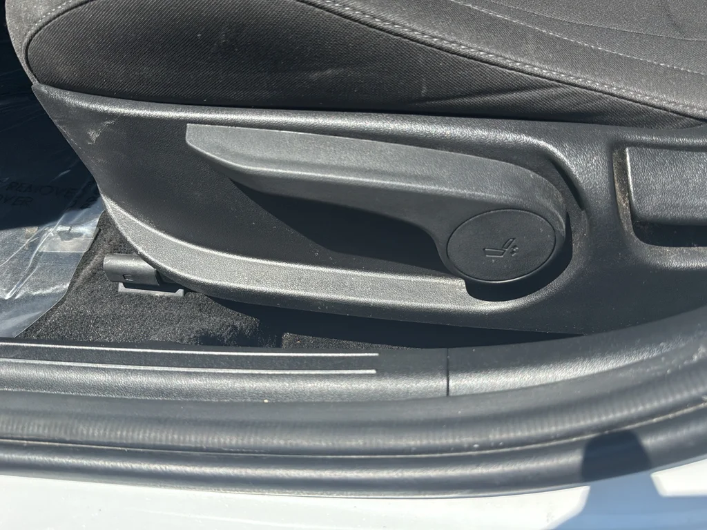 Certified Used 2025 White Hyundai SEL Sport image 18