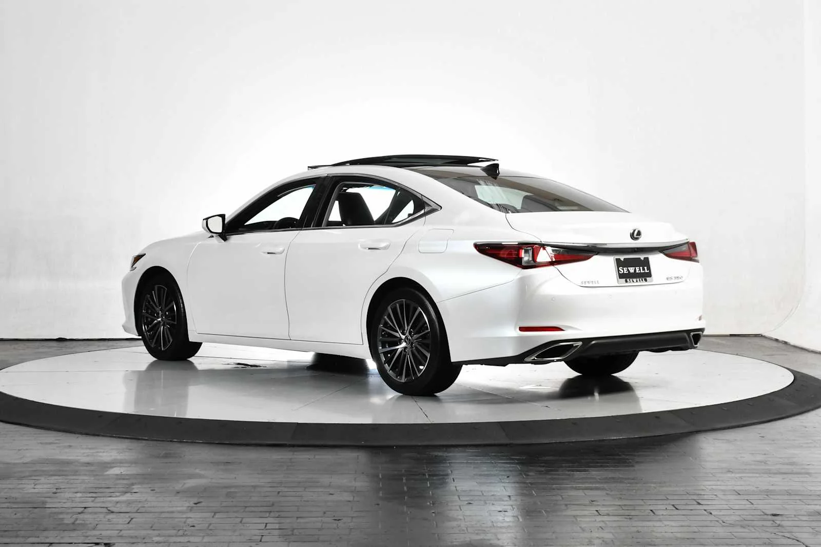 Certified Used 2023 EMINENT WHITE PEARL Lexus  image 3