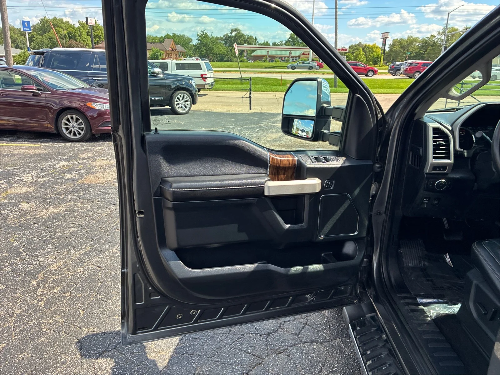 Certified Used 2019 Magnetic Metallic Ford LARIAT image 19