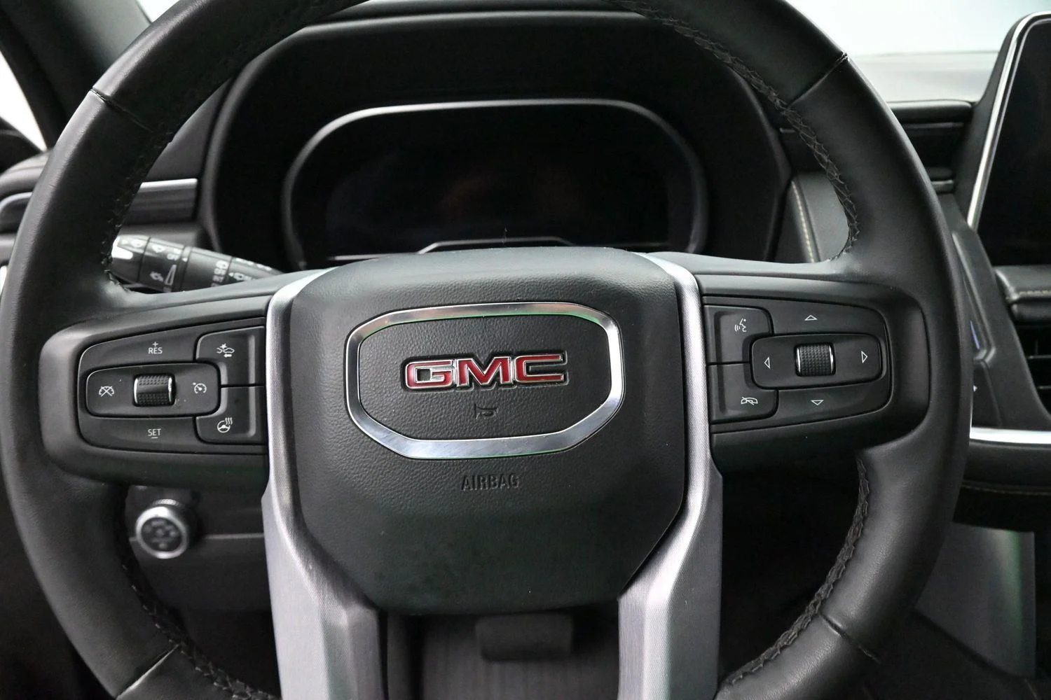 Used 2023 Onyx Black GMC SLT image 21