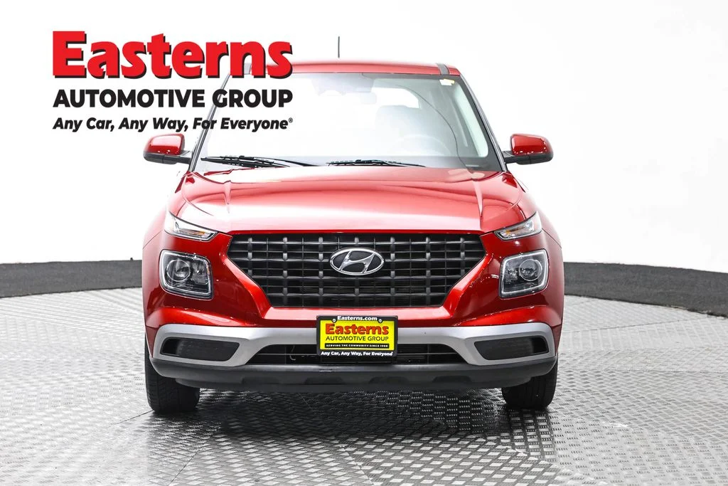 Used 2025 Red Hyundai SE image 2