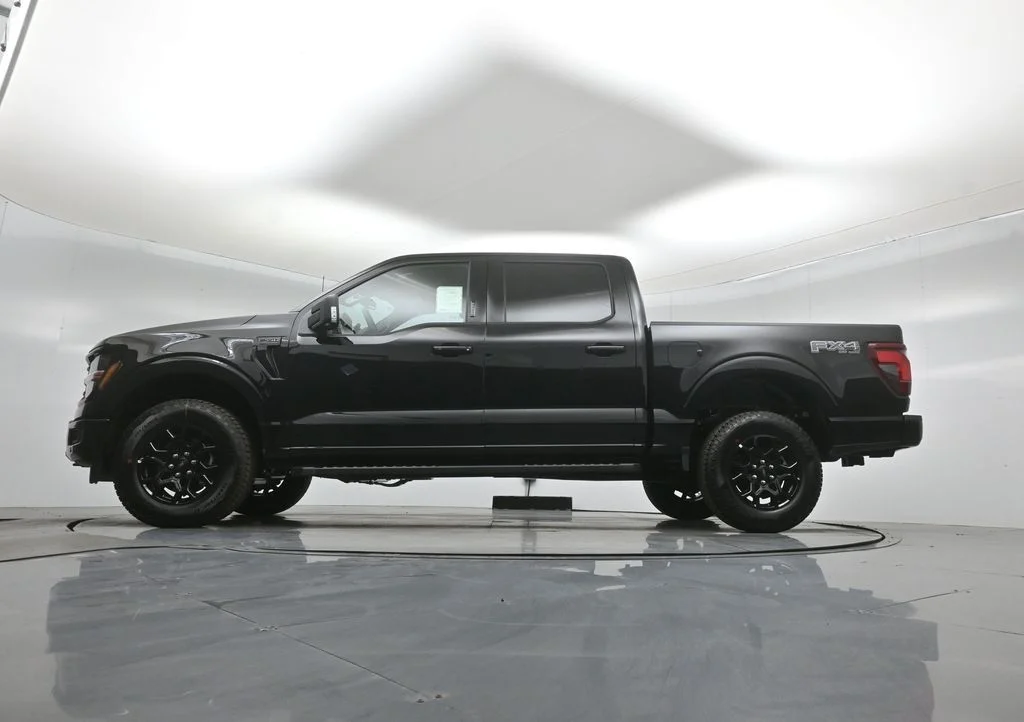 New 2026 Agate Black Metallic Ford XLT image 7