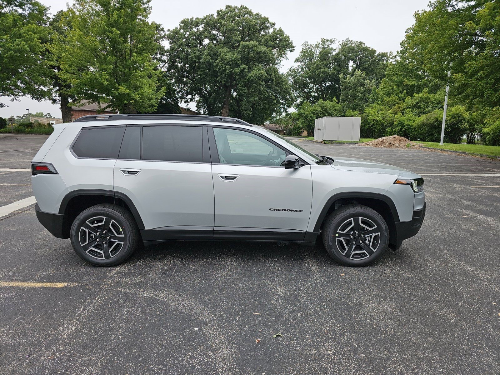 New 2026 Silver Zynith Clearcoat Jeep Limited image 6