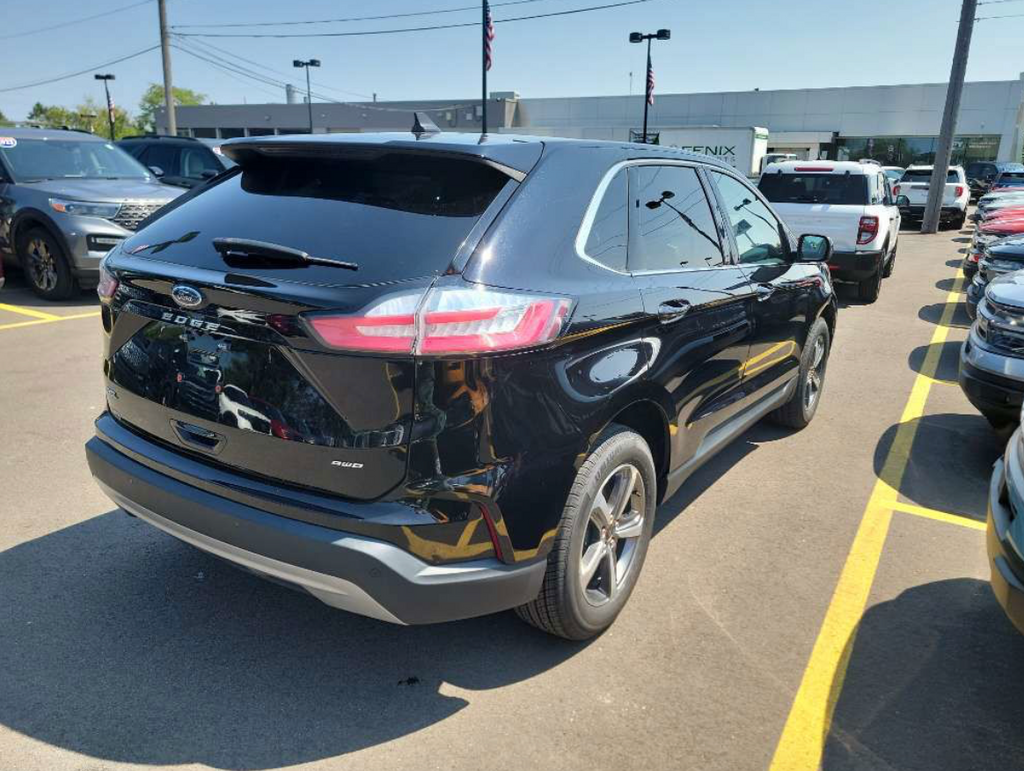 Used 2023 Black Metallic Ford SEL image 10