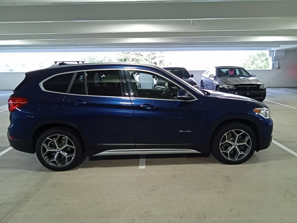 Used 2018 Blue Metallic BMW xDrive28i image 4