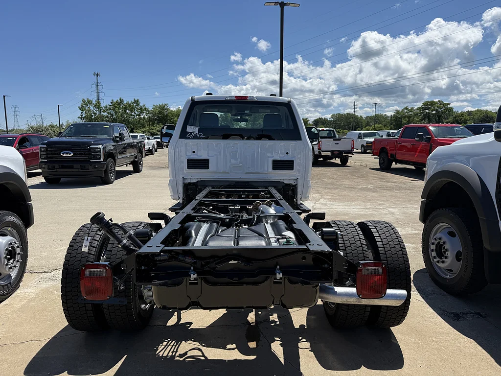 New 2026 Oxford White Ford F-550® XL image 4