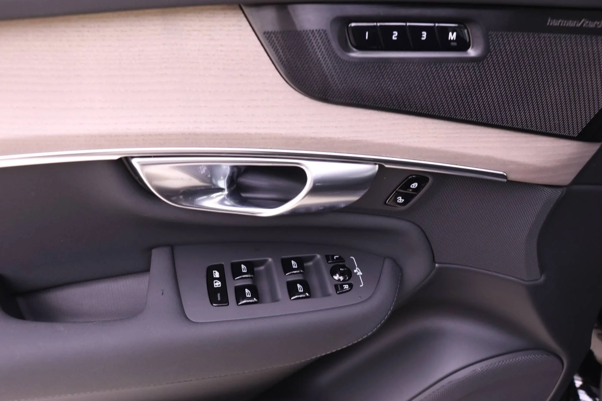 New 2026 Onyx Black Volvo Plus image 11
