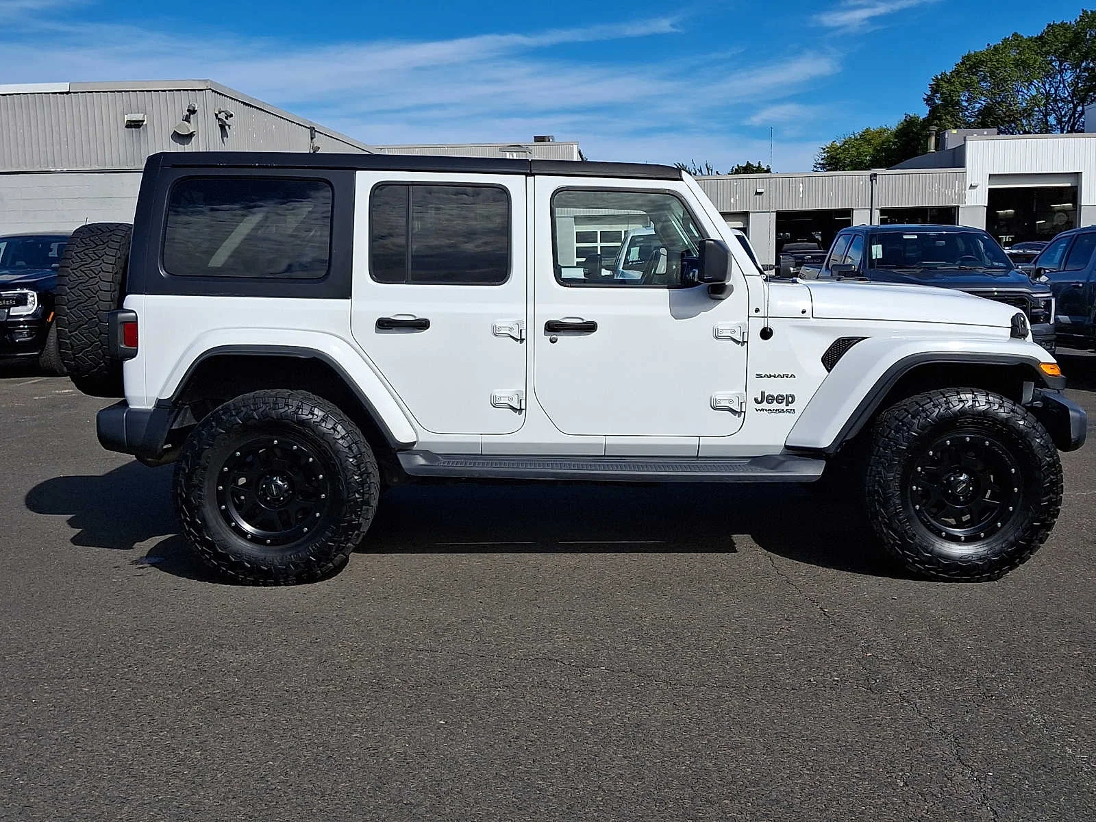 Used 2020 Bright White Clearcoat Jeep Sahara image 7