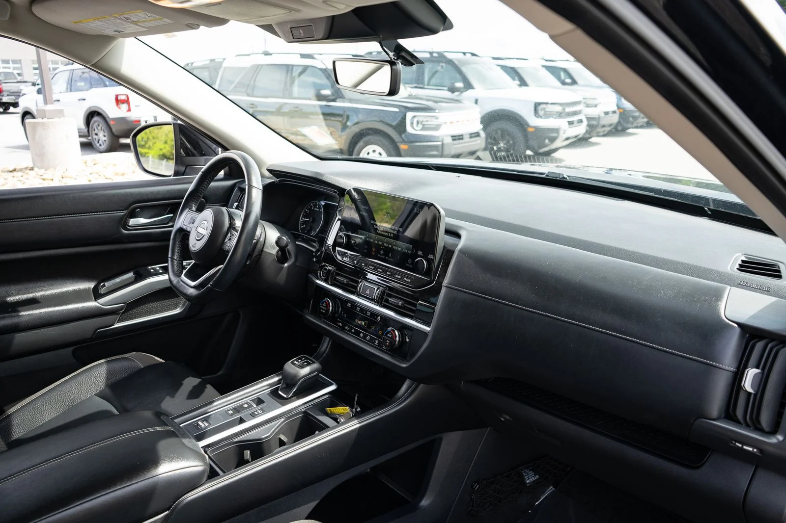 Used 2024 Black Nissan SL image 22