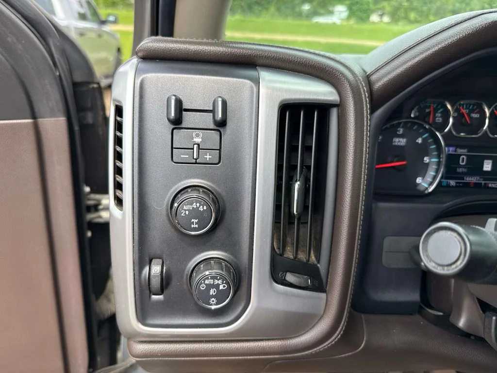 Used 2017 Gray GMC SLT image 41