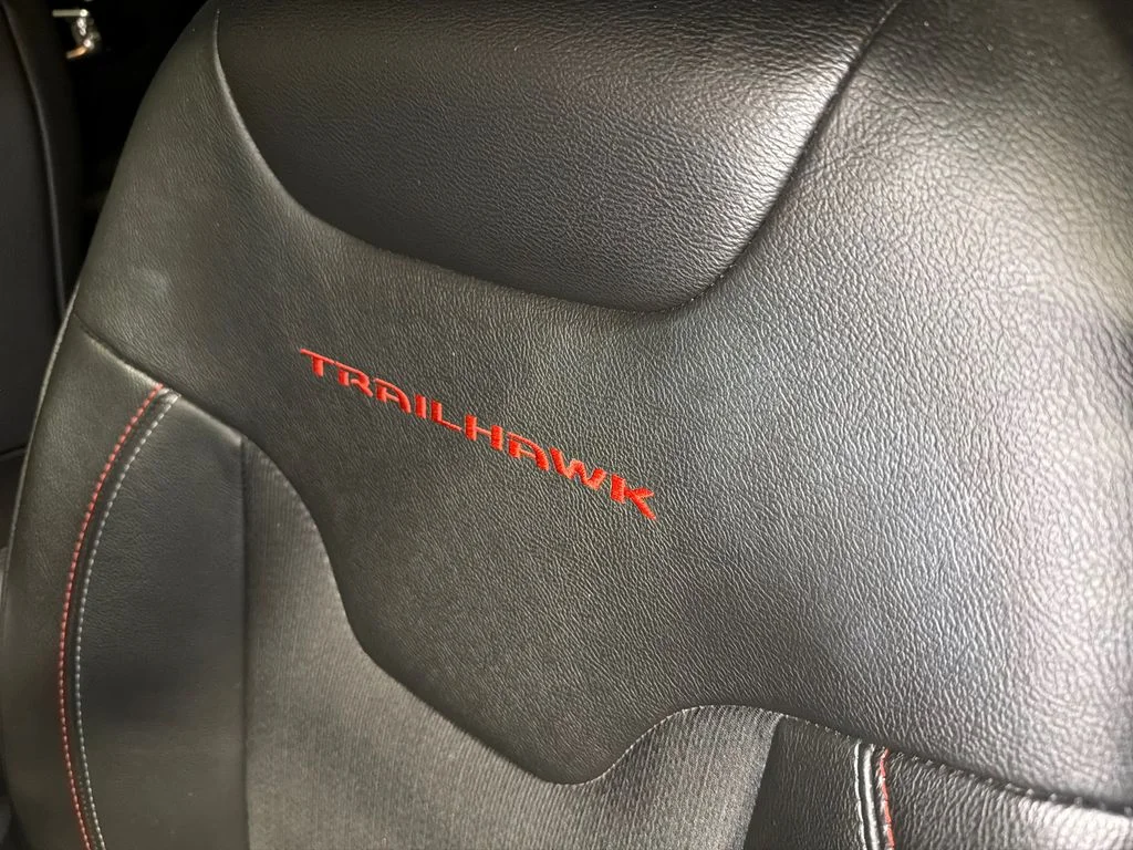 Certified Used 2025 Red Hot Pearlcoat Jeep Trailhawk image 18