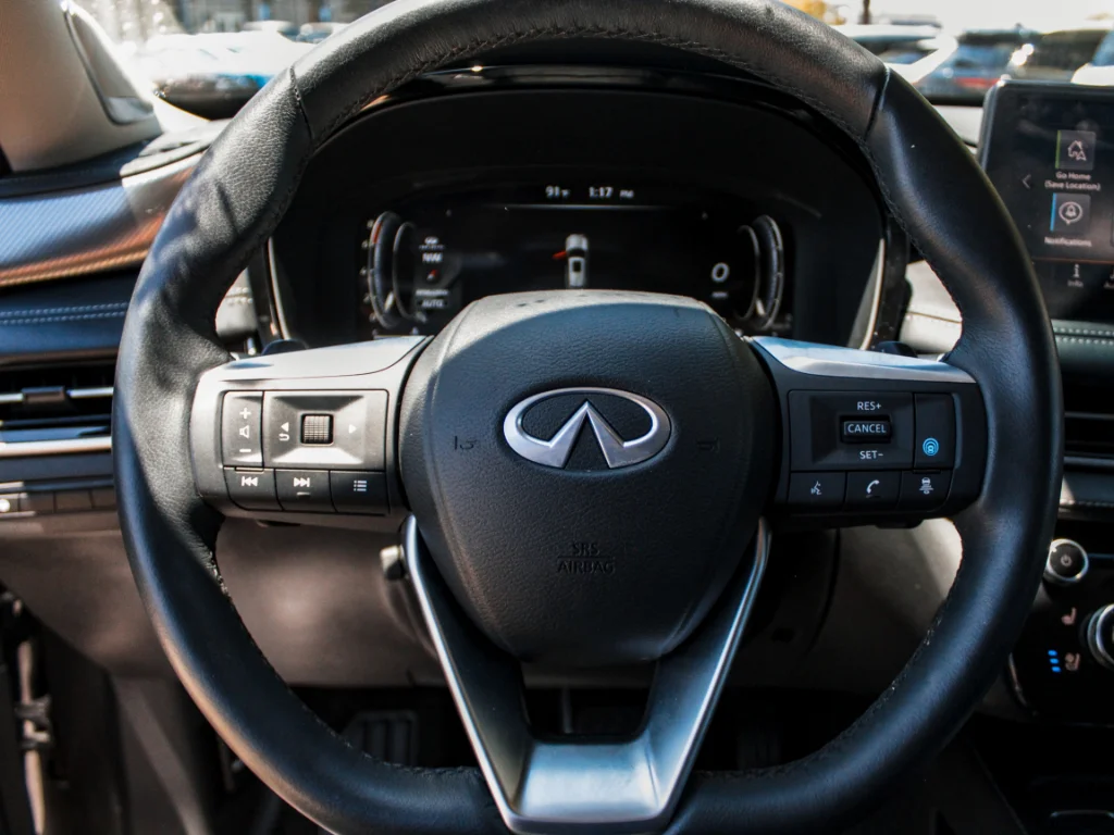 Used 2025 Graphite Shadow INFINITI LUXE image 13