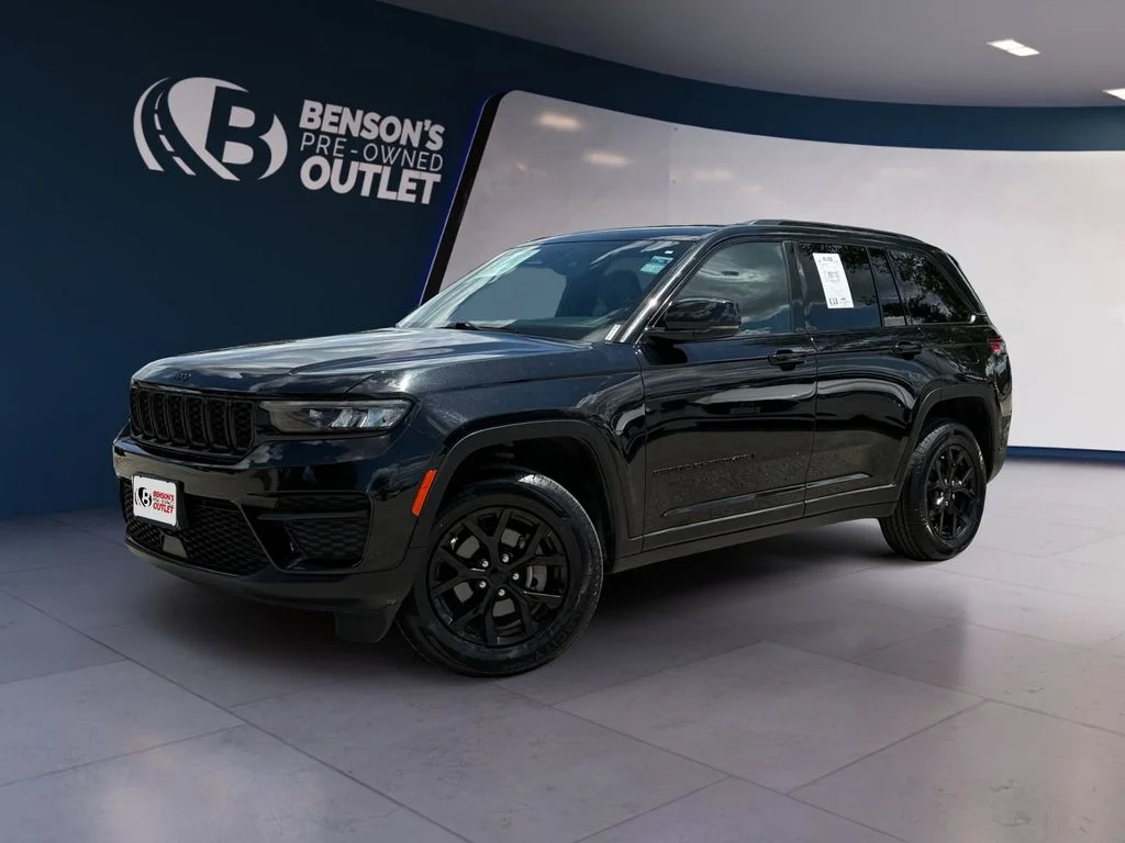 Used 2024 Black Jeep Altitude image 1