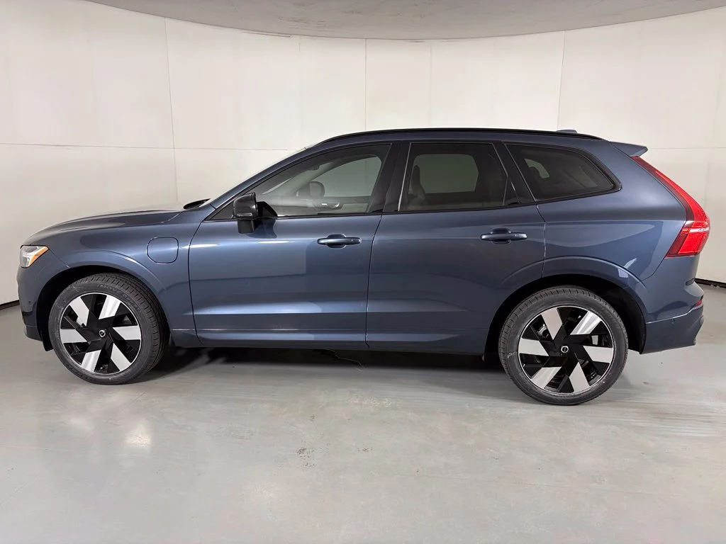 Used 2024 Blue Volvo T8 Plus Dark Theme image 5