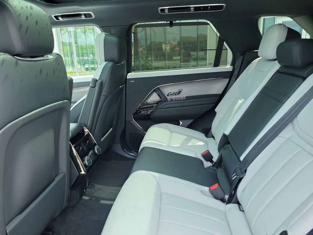 New 2026 Giola Green Land Rover Dynamic SE image 16