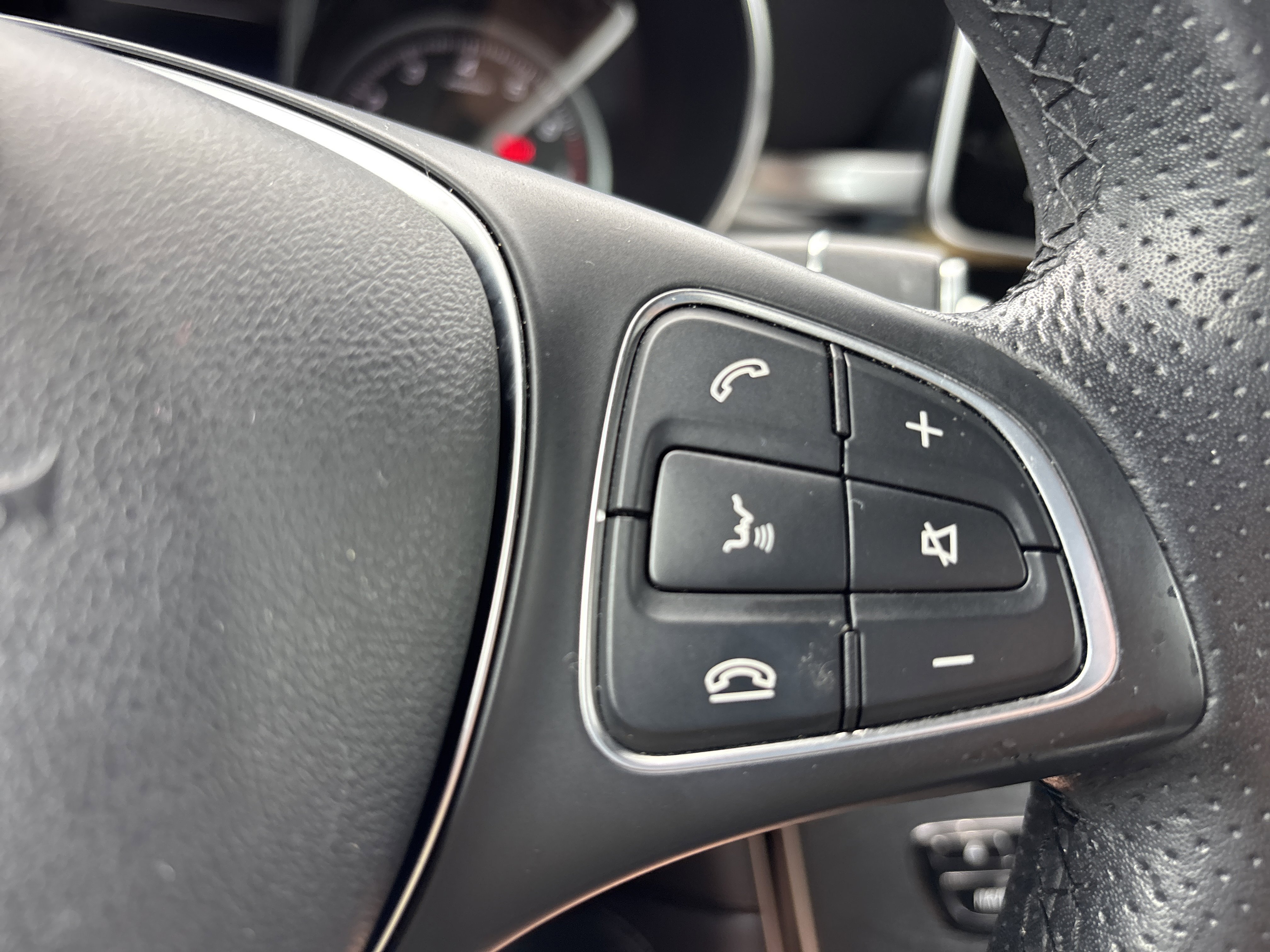 Used 2018 Black Mercedes-Benz GLC 300 4Matic image 28