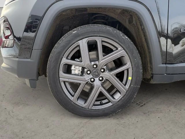 New 2026 Diamond Black Crystal Pearl-Coat Exterior Paint Jeep Limited image 14