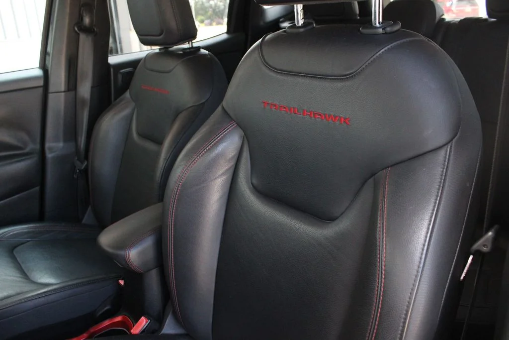 Used 2016 Black Jeep Trailhawk image 5