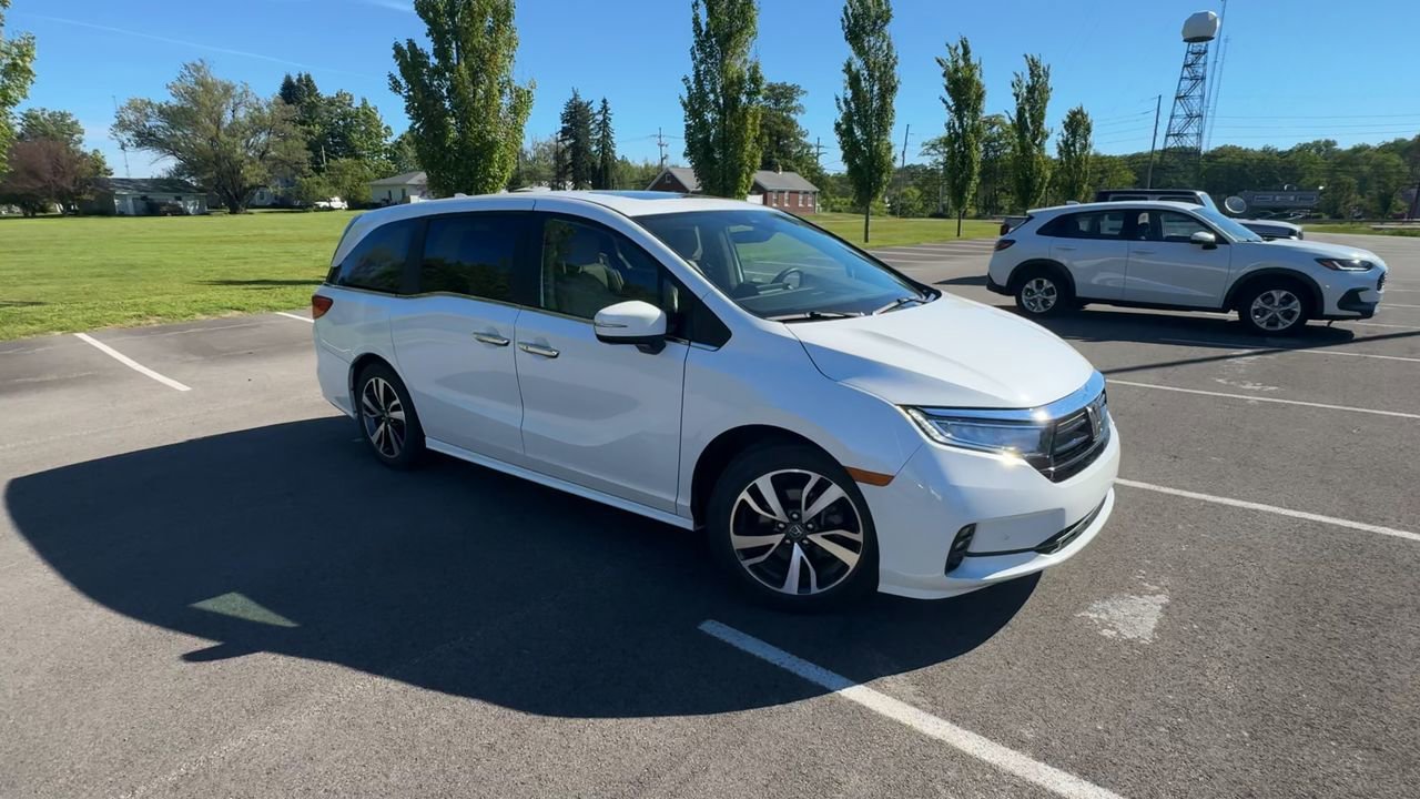 Used 2024 White Honda Touring image 2